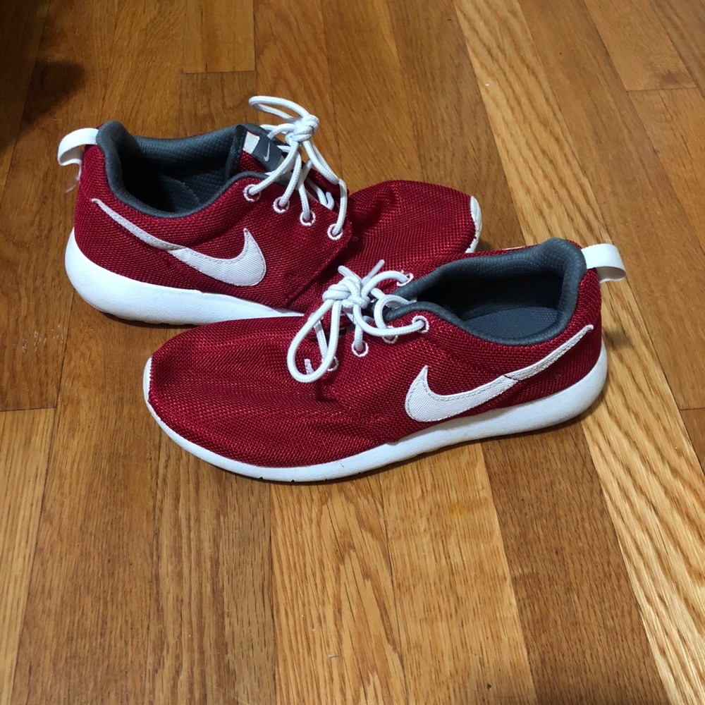 Red roshe runs